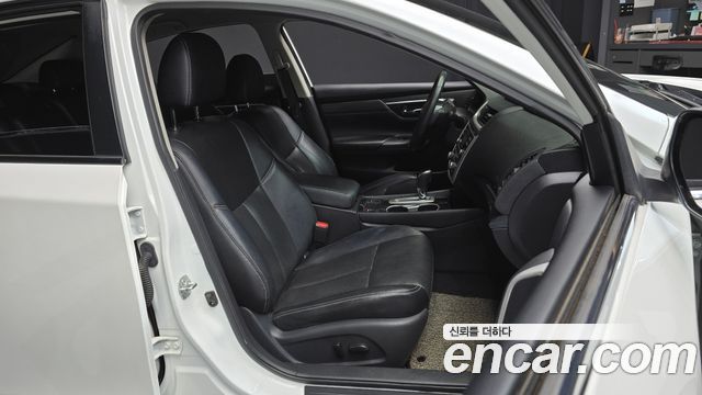 Nissan Altima 2017 — photo 12