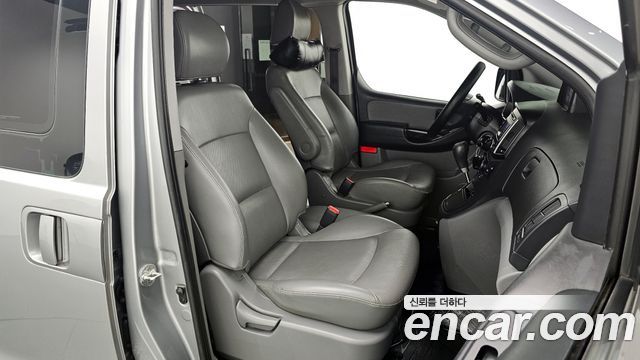 Hyundai Starex 2017 — photo 10