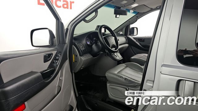 Hyundai Starex 2017 — photo 11
