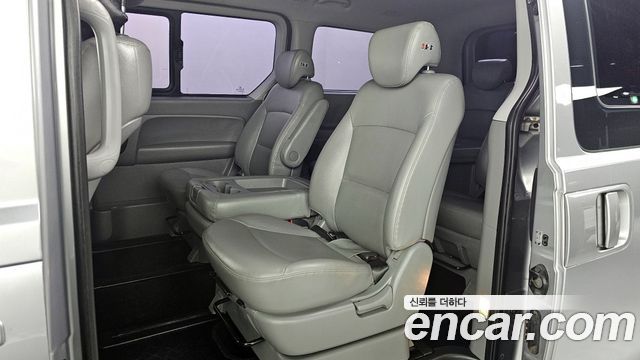 Hyundai Starex 2017 — photo 12