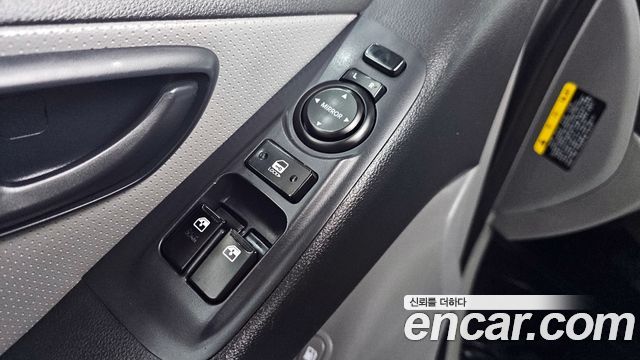 Hyundai Starex 2017 — photo 17