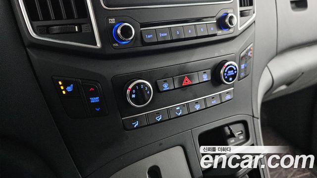 Hyundai Starex 2017 — photo 18