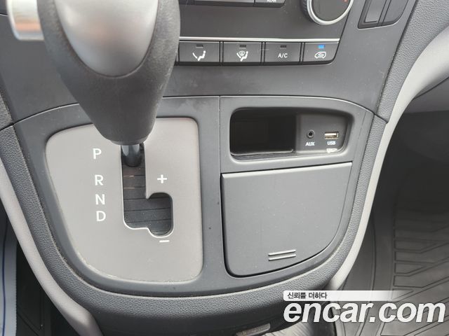 Hyundai Starex 2017 — photo 10