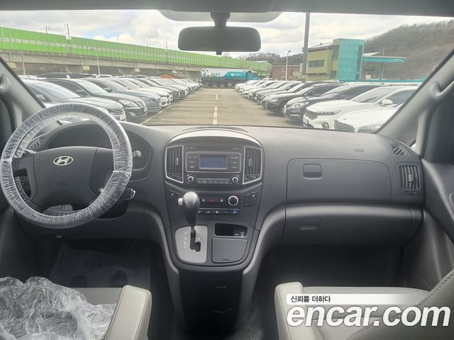 Hyundai Starex 2017 — photo 13