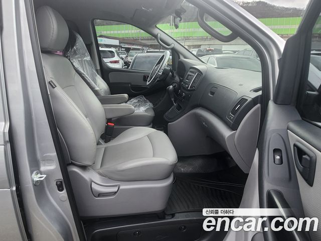 Hyundai Starex 2017 — photo 15