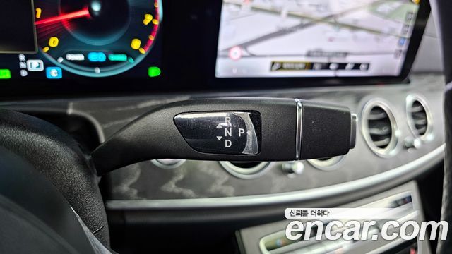Mercedes-Benz E-Class 2021 — photo 9