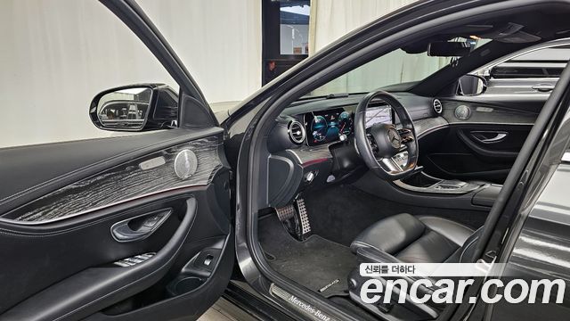 Mercedes-Benz E-Class 2021 — photo 10