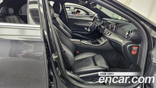 Mercedes-Benz E-Class 2021 — photo 11