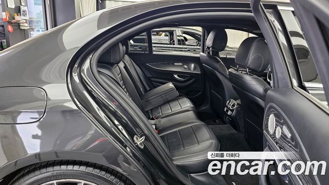 Mercedes-Benz E-Class 2021 — photo 12