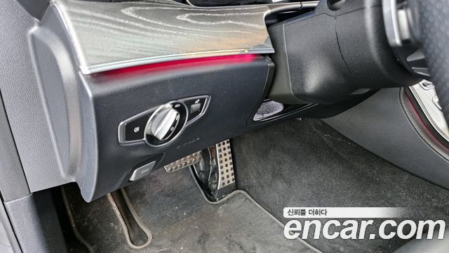 Mercedes-Benz E-Class 2021 — photo 16