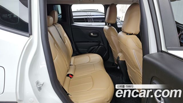 Jeep Renegade 2022 — photo 12