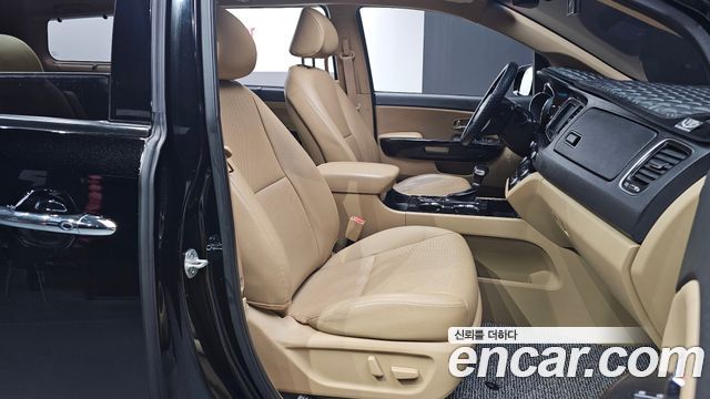 Kia Canival 2019 — photo 10