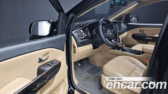 Kia Canival 2019 — photo 11