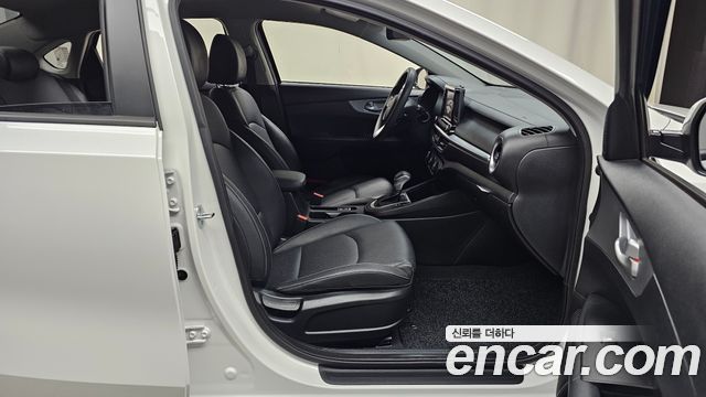 Kia K3 2022 — photo 11