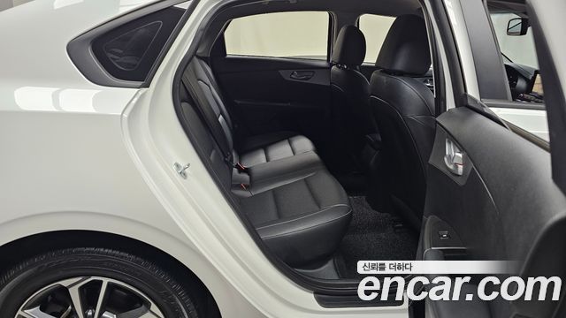 Kia K3 2022 — photo 12