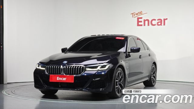 BMW 5-Series 2022 — photo 1