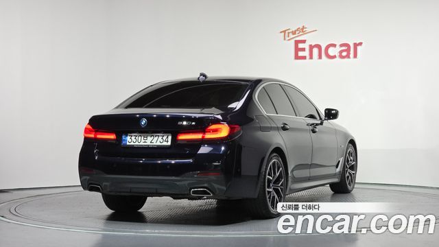 BMW 5-Series 2022 — photo 2