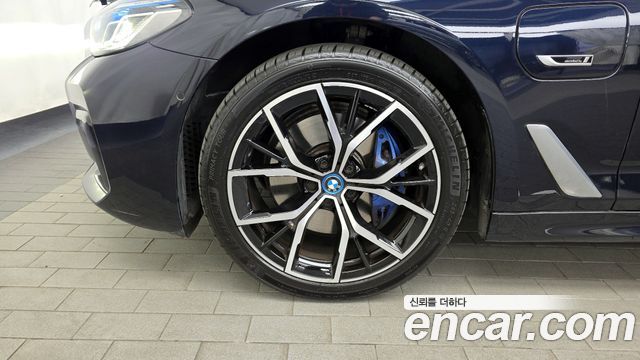 BMW 5-Series 2022 — photo 5