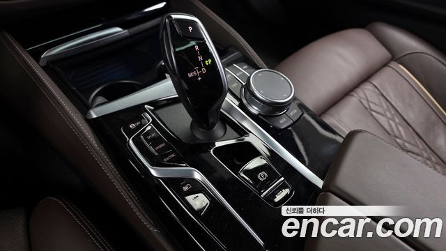 BMW 5-Series 2022 — photo 9