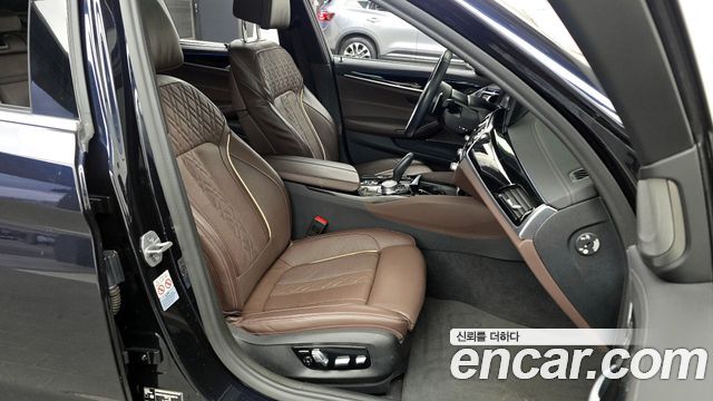 BMW 5-Series 2022 — photo 11