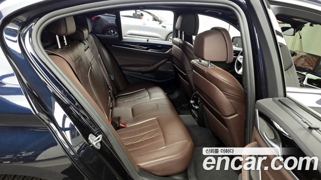 BMW 5-Series 2022 — photo 12