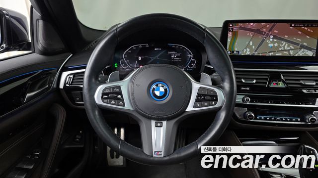 BMW 5-Series 2022 — photo 13