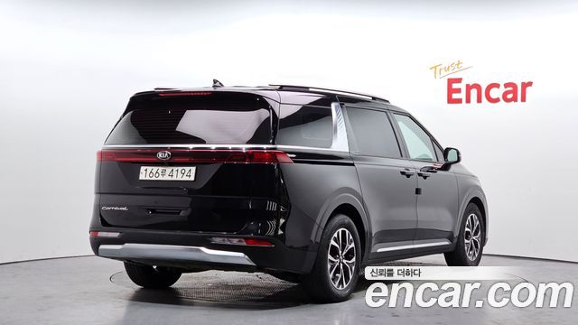 Kia Canival 2021 — photo 2