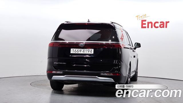 Kia Canival 2021 — photo 4