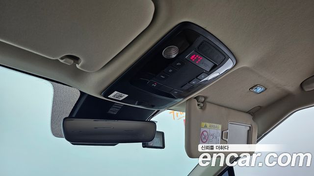 Kia Canival 2021 — photo 17