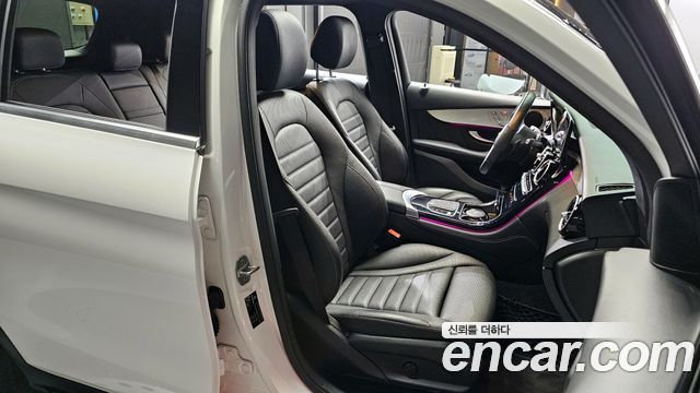 Mercedes-Benz GLC-Class 2020 — photo 12