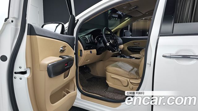Kia Canival 2018 — photo 10