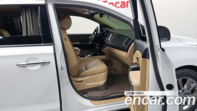 Kia Canival 2018 — photo 11