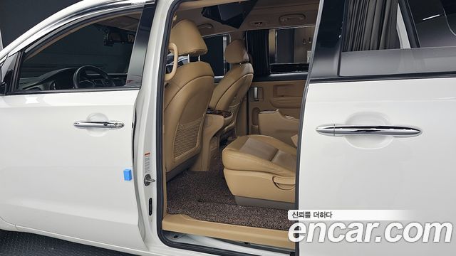 Kia Canival 2018 — photo 12