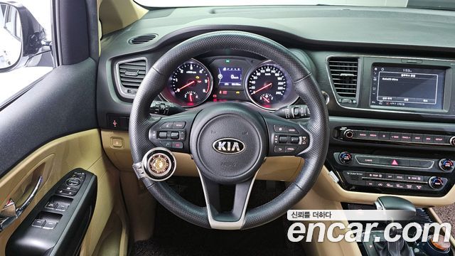 Kia Canival 2018 — photo 15