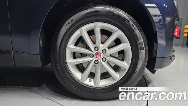 Jaguar F-PACE 2017 — photo 5