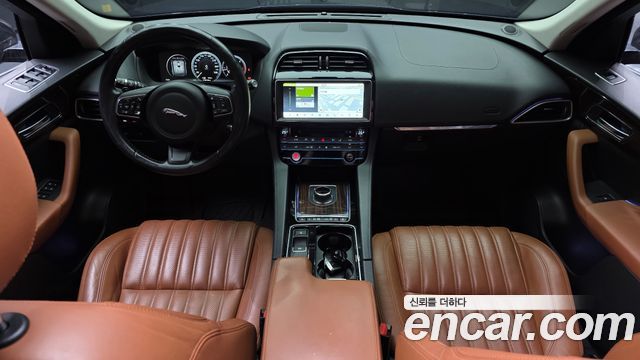 Jaguar F-PACE 2017 — photo 7