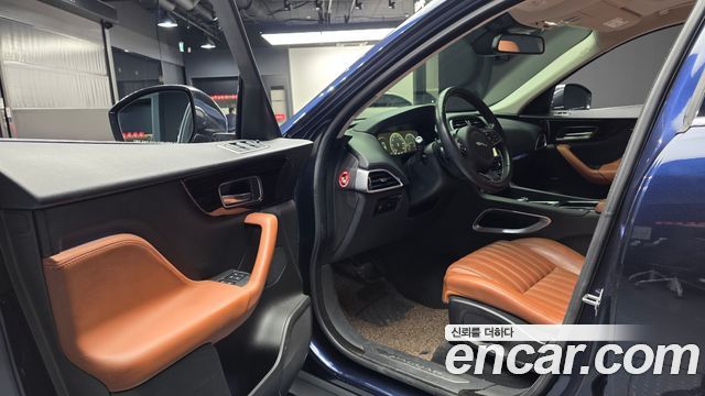 Jaguar F-PACE 2017 — photo 10