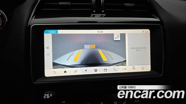 Jaguar F-PACE 2017 — photo 15