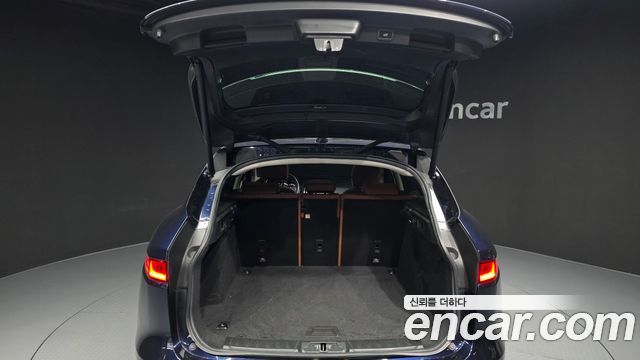 Jaguar F-PACE 2017 — photo 20