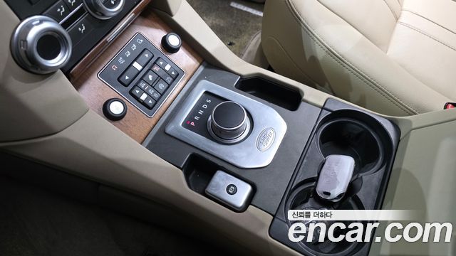 Land Rover Discovery 2016 — photo 9