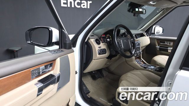 Land Rover Discovery 2016 — photo 10