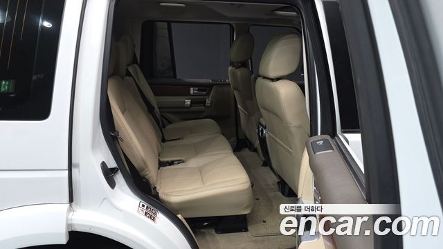 Land Rover Discovery 2016 — photo 12