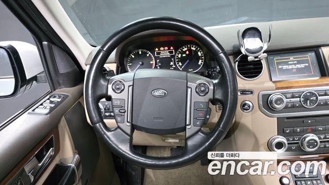 Land Rover Discovery 2016 — photo 13