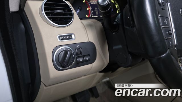 Land Rover Discovery 2016 — photo 17