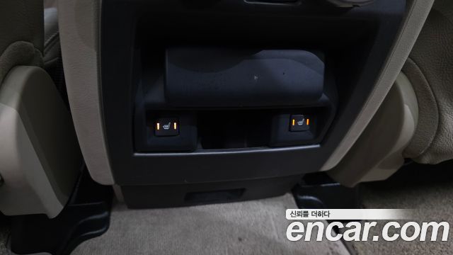 Land Rover Discovery 2016 — photo 18