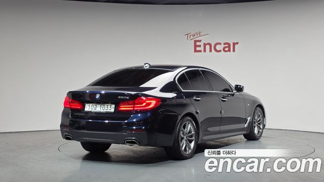 BMW 5-Series 2018 — photo 2