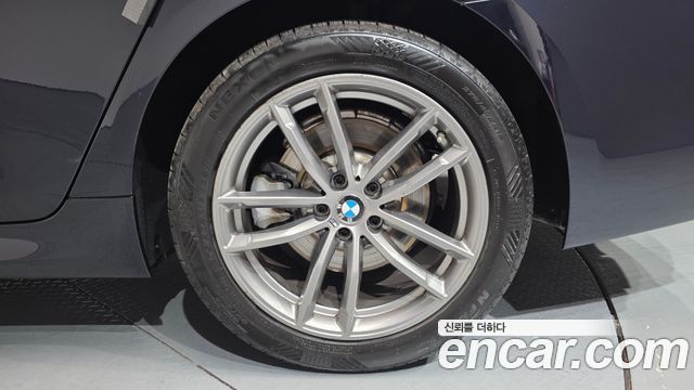 BMW 5-Series 2018 — photo 5