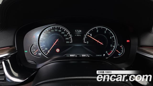 BMW 5-Series 2018 — photo 8