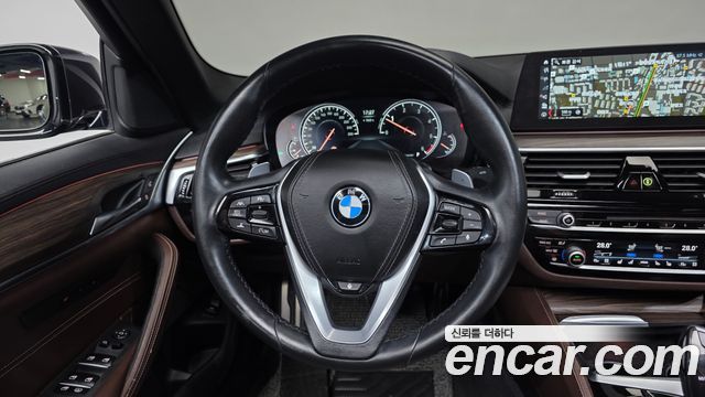 BMW 5-Series 2018 — photo 13