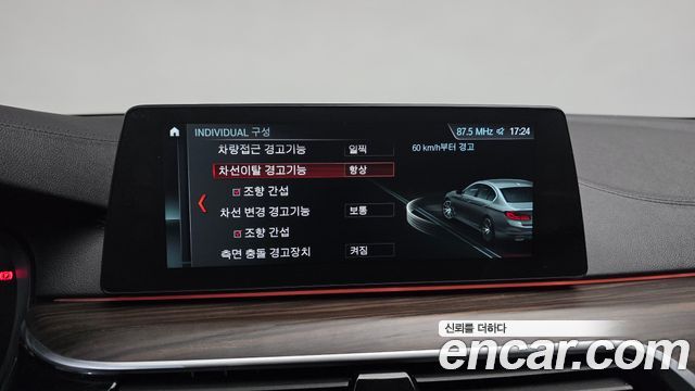 BMW 5-Series 2018 — photo 16